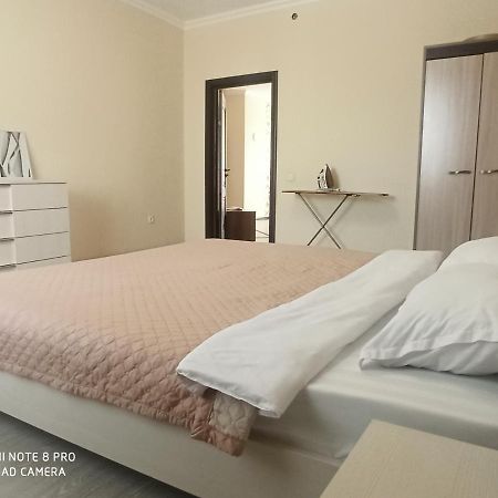 Апартаменты В Центре Левого Берега Astana Luaran gambar
